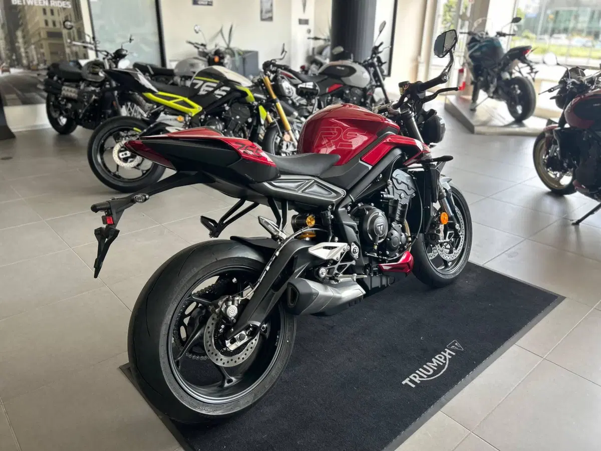 Triumph Street Triple 765 RS (2023 - 26) (2)