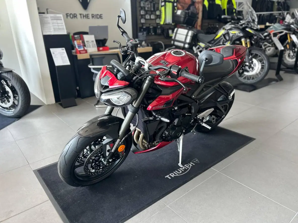 Triumph Street Triple 765 RS (2023 - 26) (4)