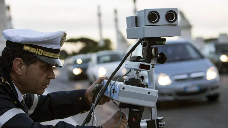 Il paradosso di Roma: pi&ugrave; autovelox, meno multe