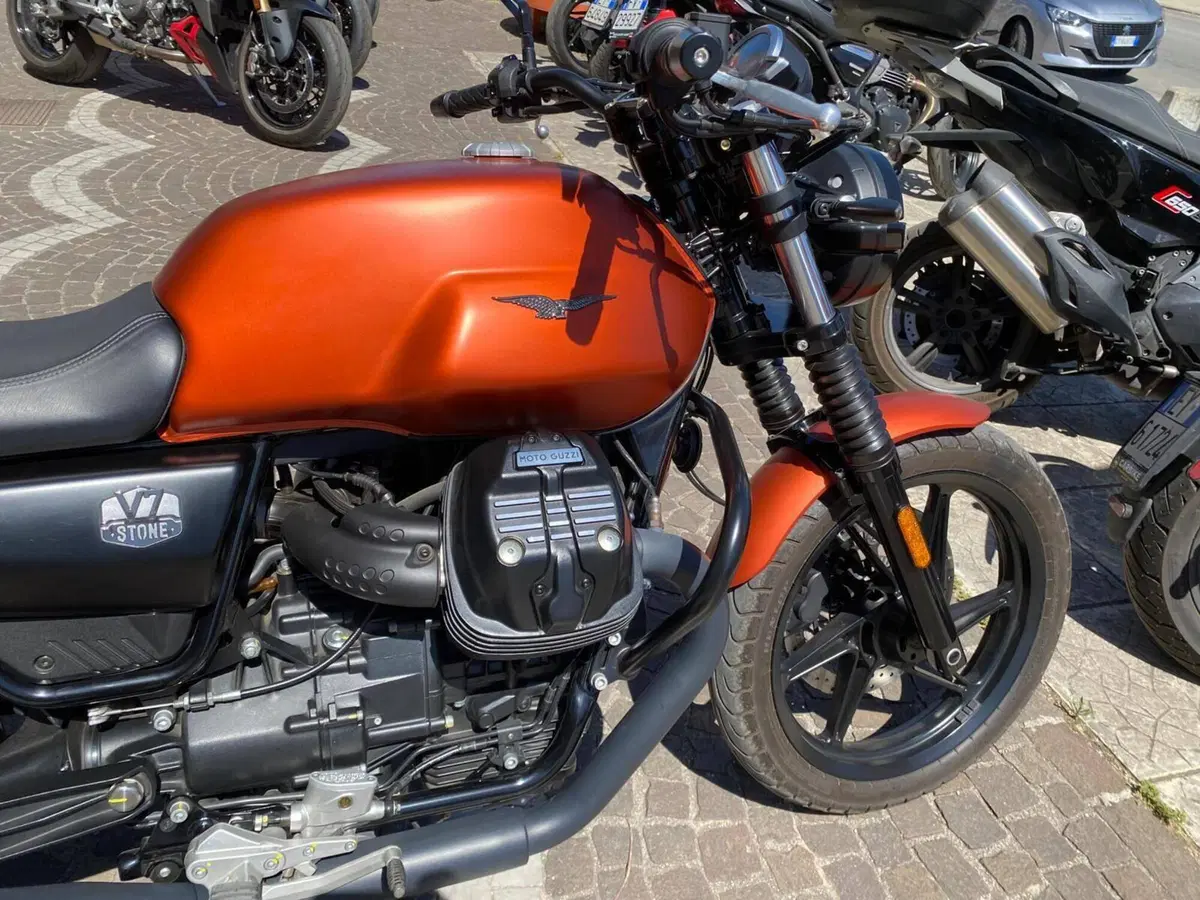 Moto Guzzi V7 Stone (2021 - 24) (5)