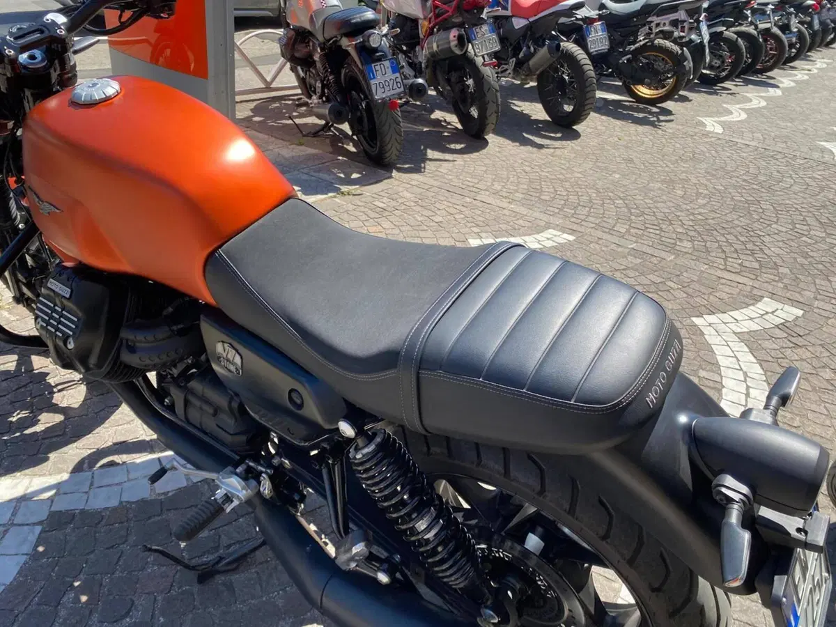 Moto Guzzi V7 Stone (2021 - 24) (8)