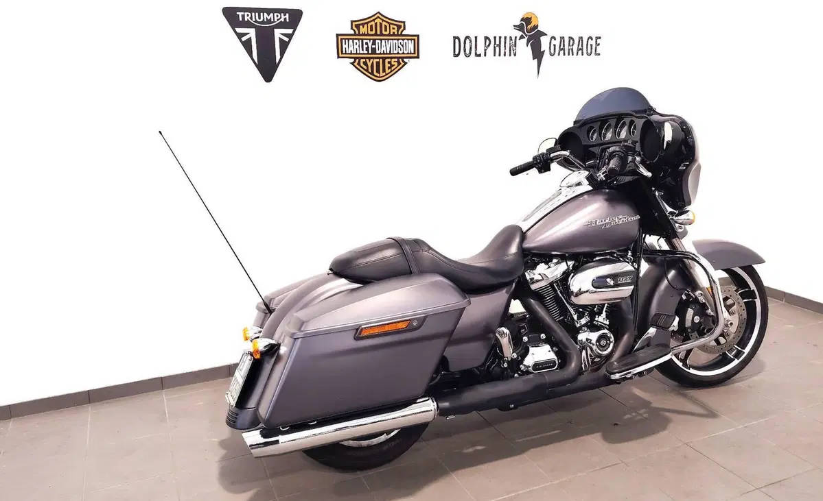 Harley-Davidson 107 Street Glide Special (2017 - 19) - FLHXS (3)