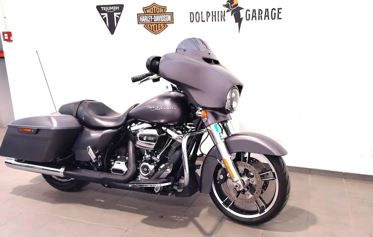 Harley-Davidson 107 Street Glide Special (2017 - 19) - FLHXS (4)