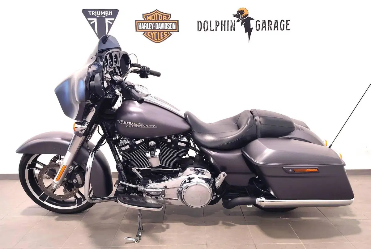 Harley-Davidson 107 Street Glide Special (2017 - 19) - FLHXS (8)