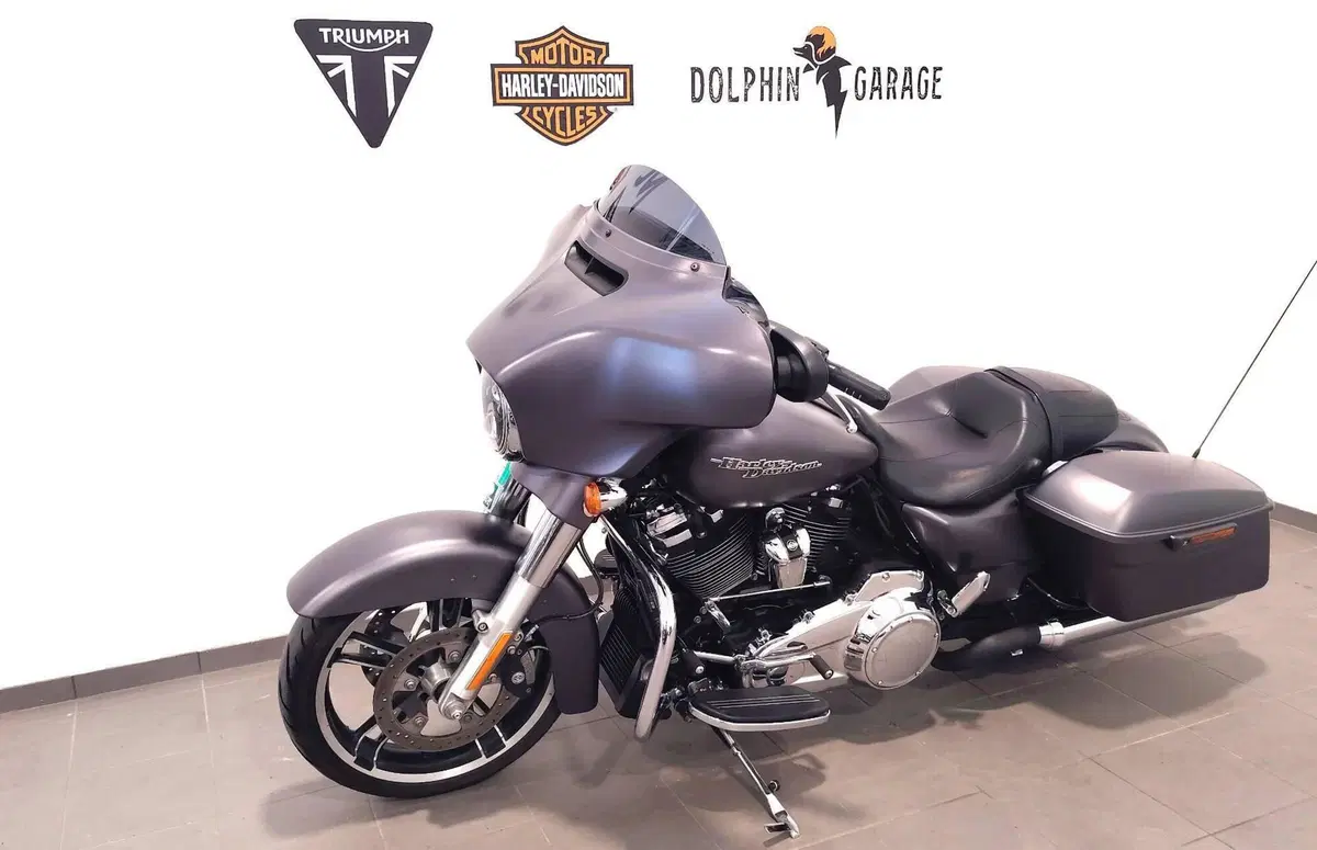 Harley-Davidson 107 Street Glide Special (2017 - 19) - FLHXS (9)