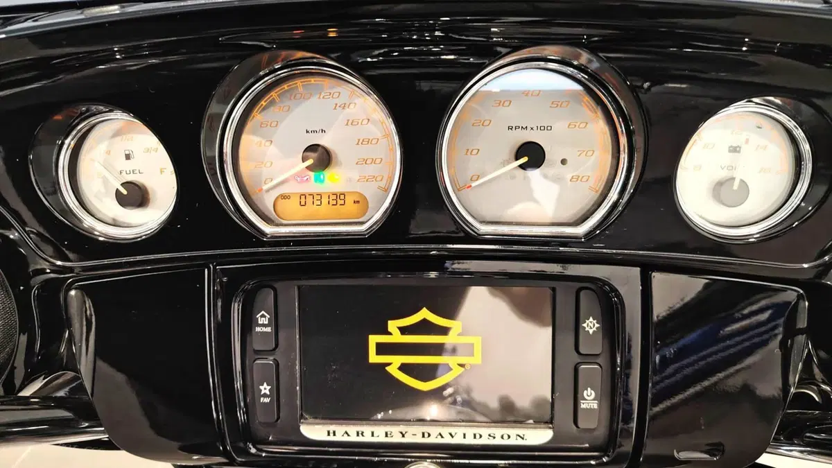 Harley-Davidson 107 Street Glide Special (2017 - 19) - FLHXS (14)