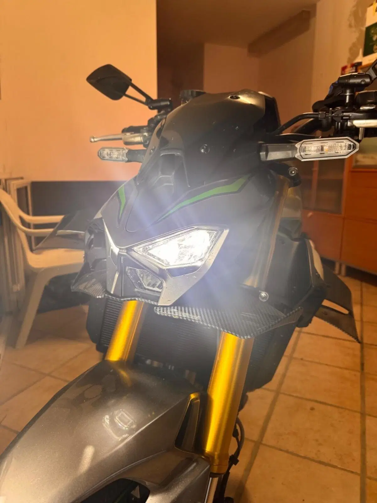 Kawasaki Z 900 SE (2025 - 26) (7)