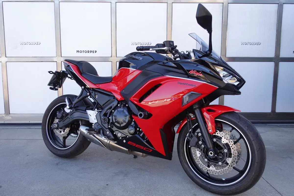 Kawasaki Ninja 650 40th Anniversary Edition (2024)