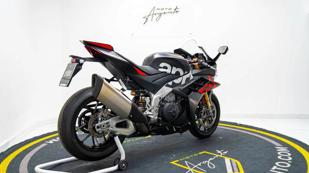 Aprilia RSV4 1100 Factory (2021 - 24) (4)