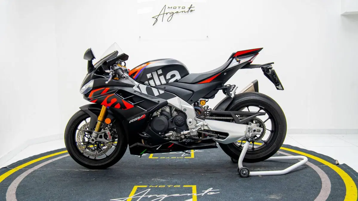 Aprilia RSV4 1100 Factory (2021 - 24) (7)