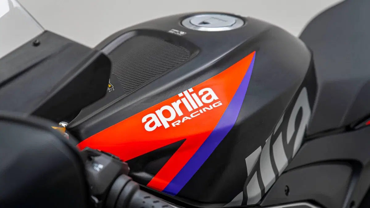 Aprilia RSV4 1100 Factory (2021 - 24) (11)