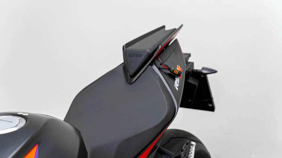 Aprilia RSV4 1100 Factory (2021 - 24) (12)