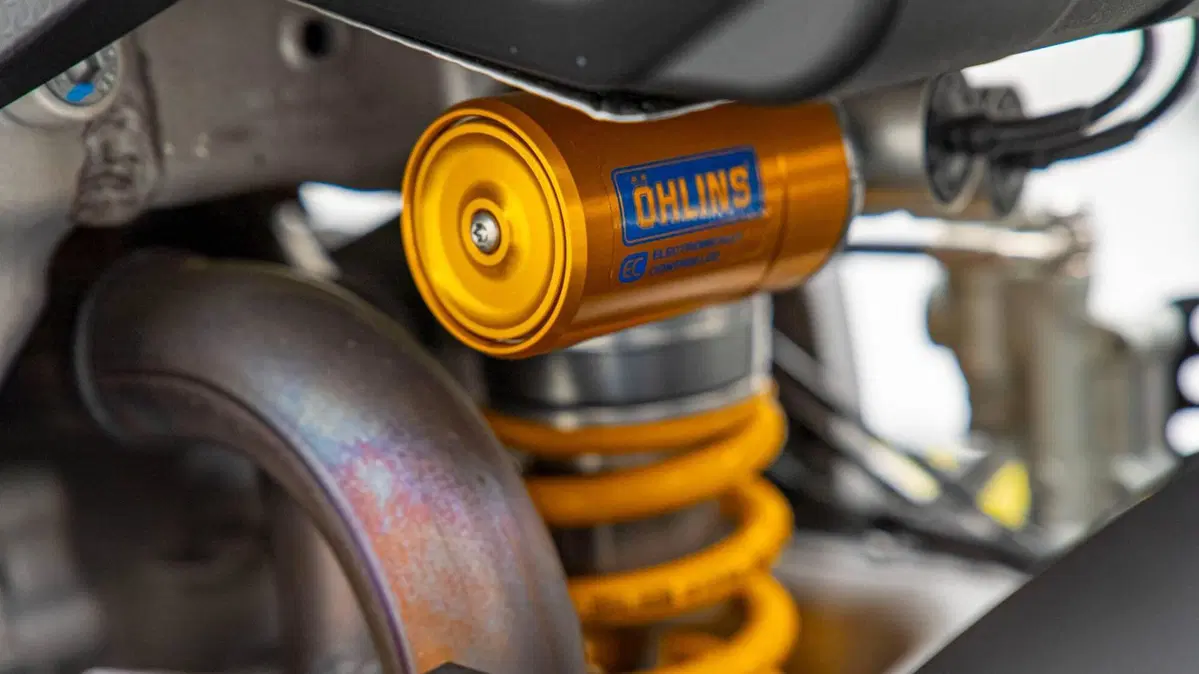Aprilia RSV4 1100 Factory (2021 - 24) (17)