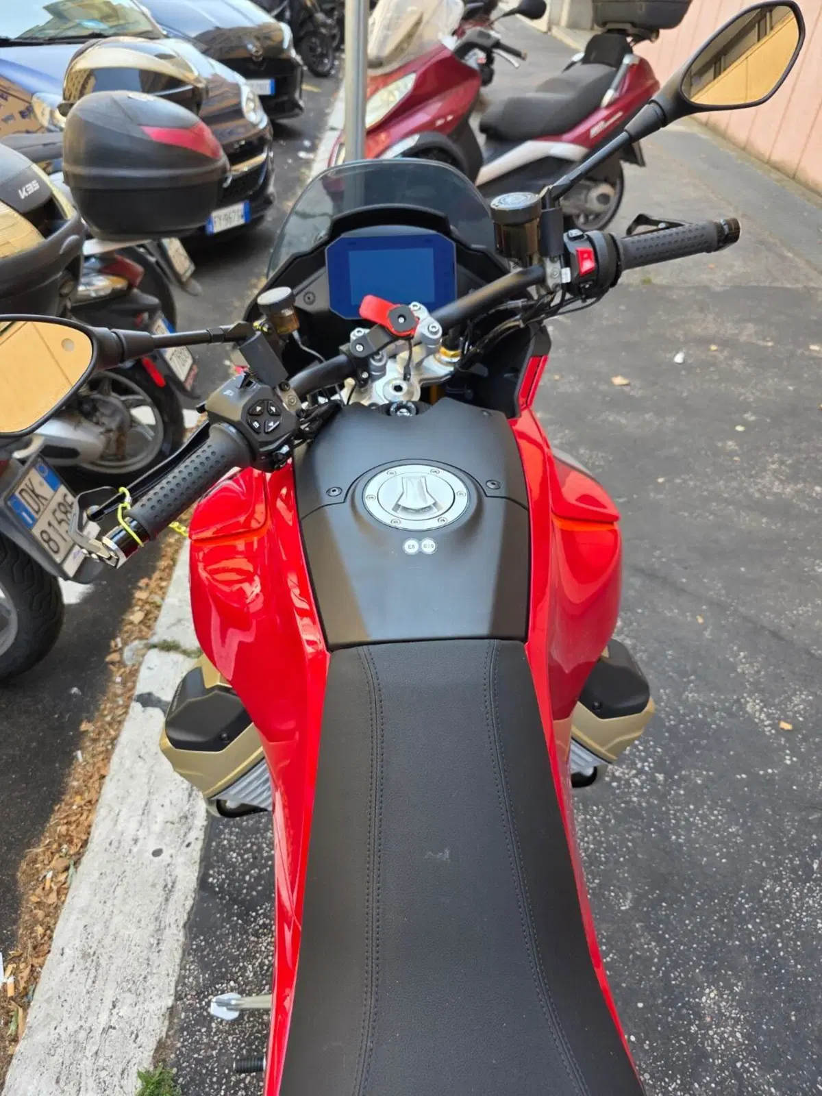 Moto Guzzi V100 Mandello S (2025 - 26) (3)