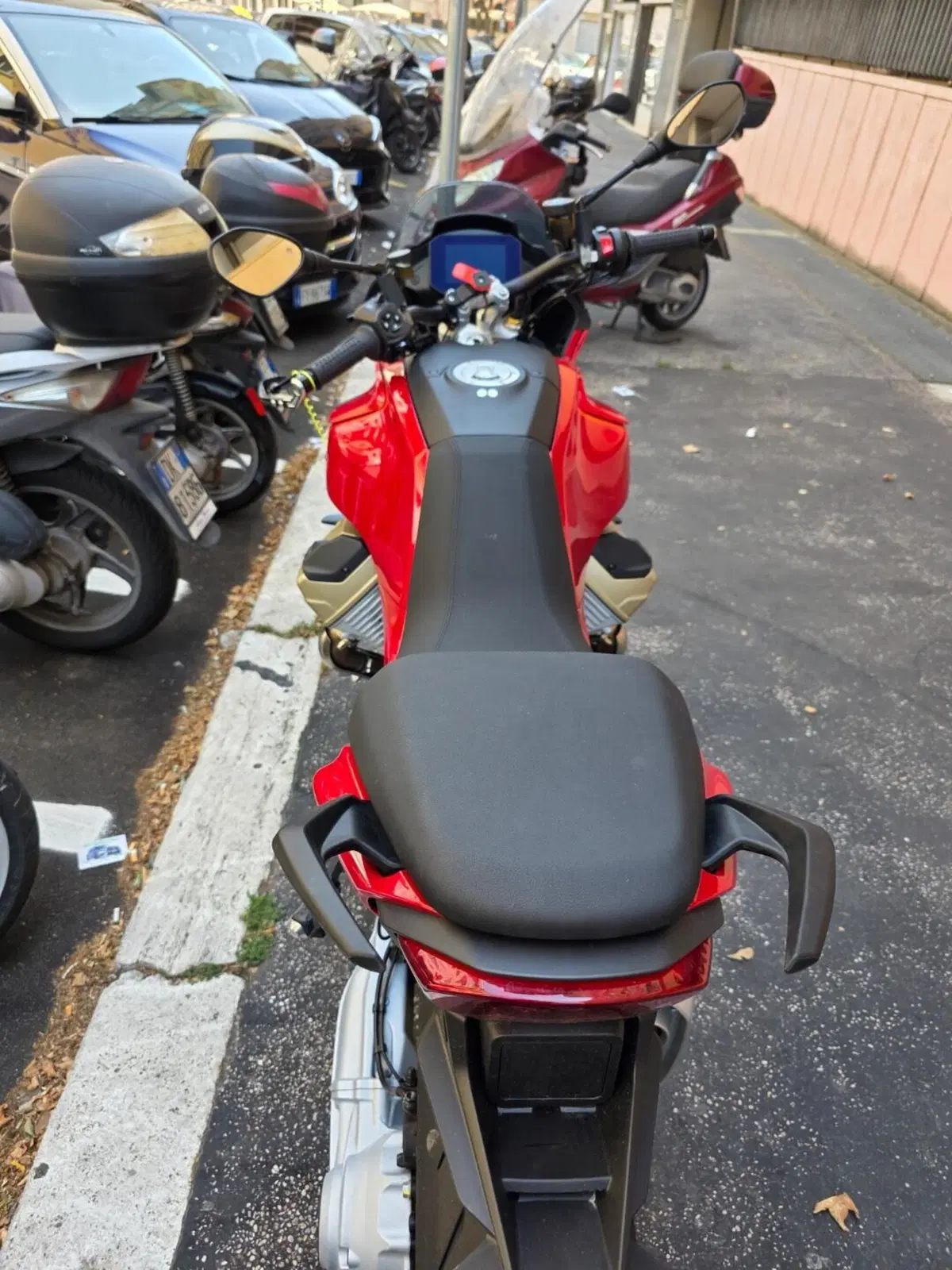Moto Guzzi V100 Mandello S (2025 - 26) (4)
