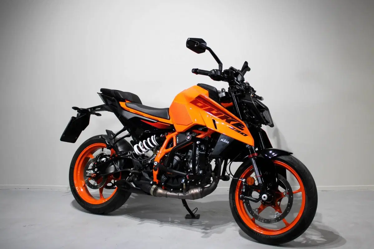 KTM 390 Duke (2024 - 25) (2)