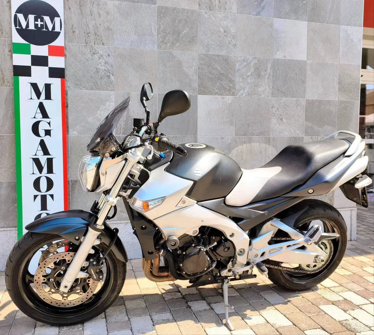 Suzuki GSR 600 (2006 - 11) (4)