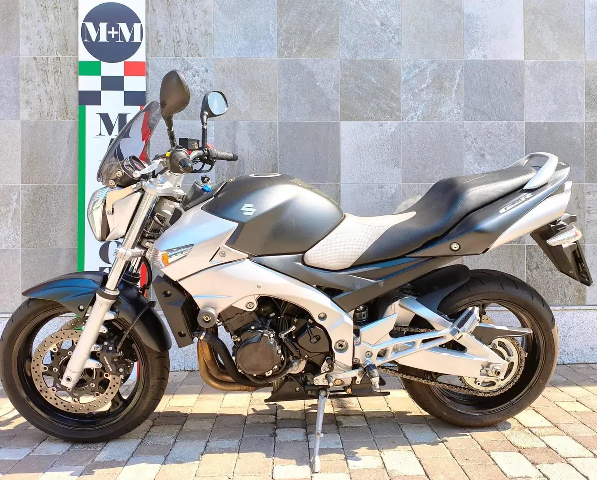 Suzuki GSR 600 (2006 - 11) (2)