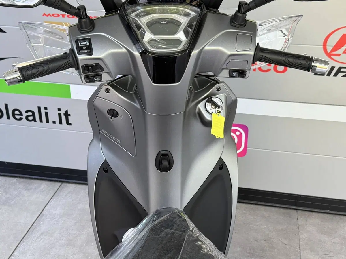 Kymco People 200i S (2021 - 26) (11)