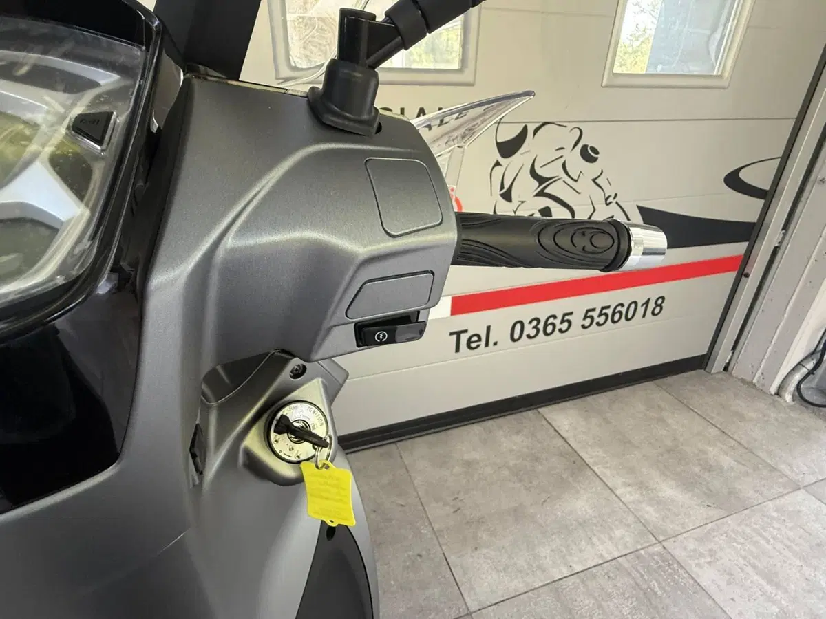 Kymco People 200i S (2021 - 26) (13)