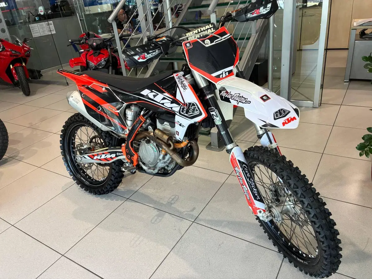 KTM 250 SX-F (2017) (2)