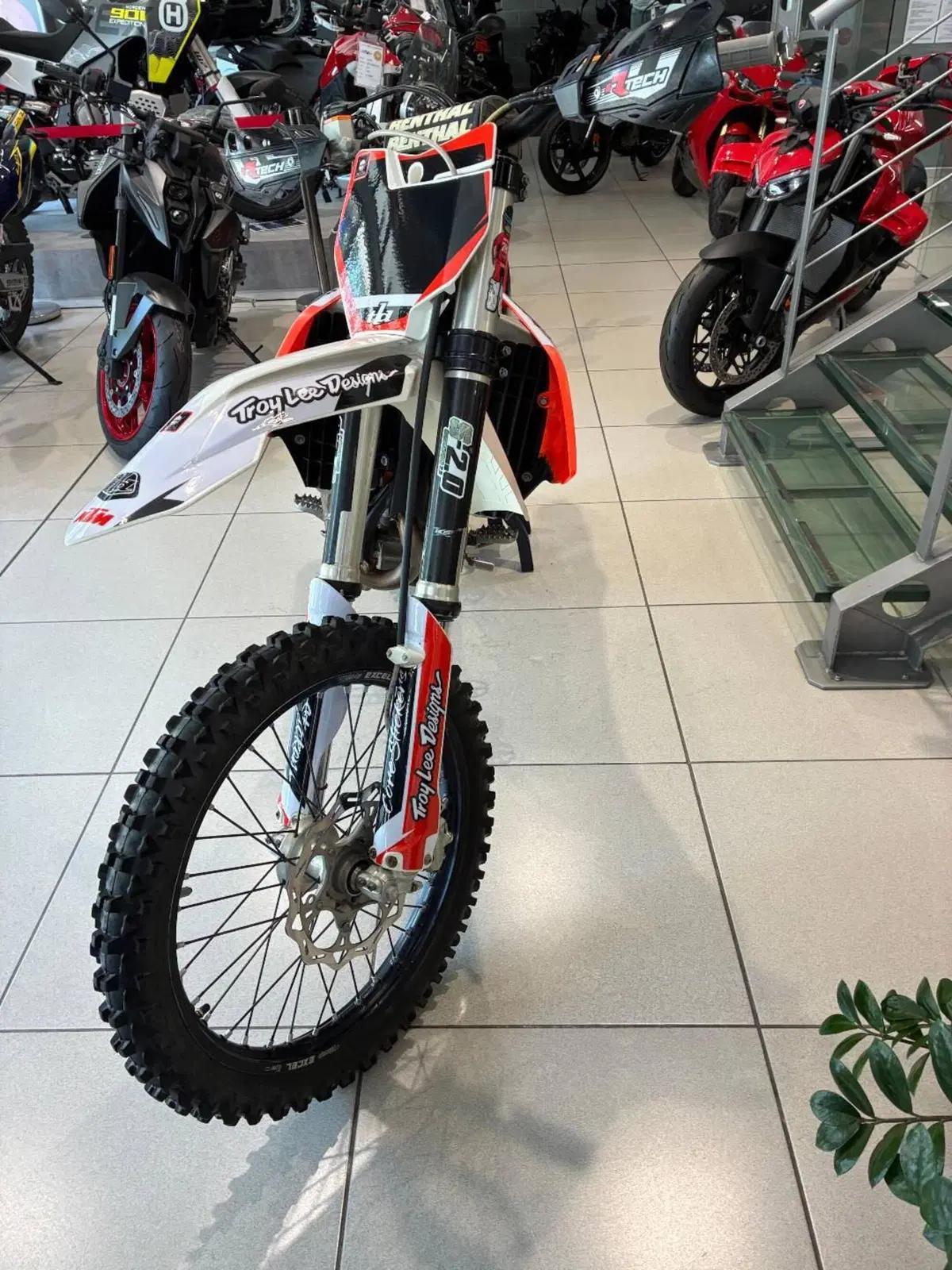 KTM 250 SX-F (2017) (4)