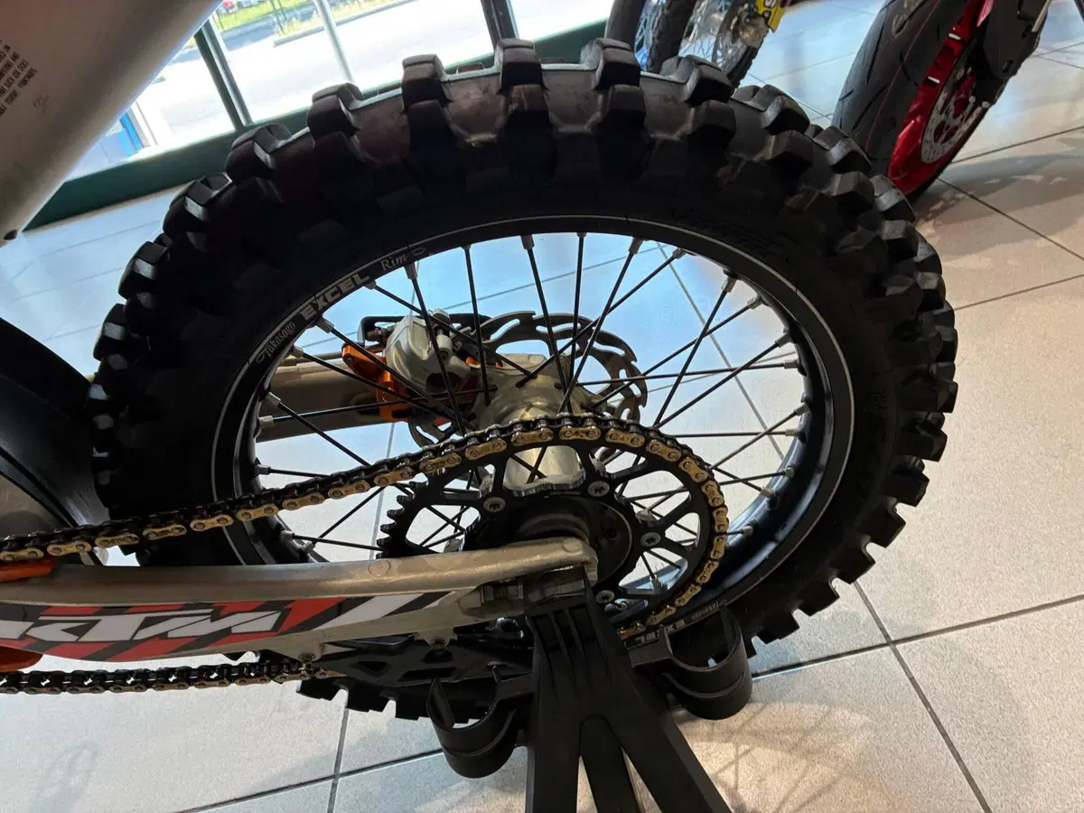 KTM 250 SX-F (2017) (8)