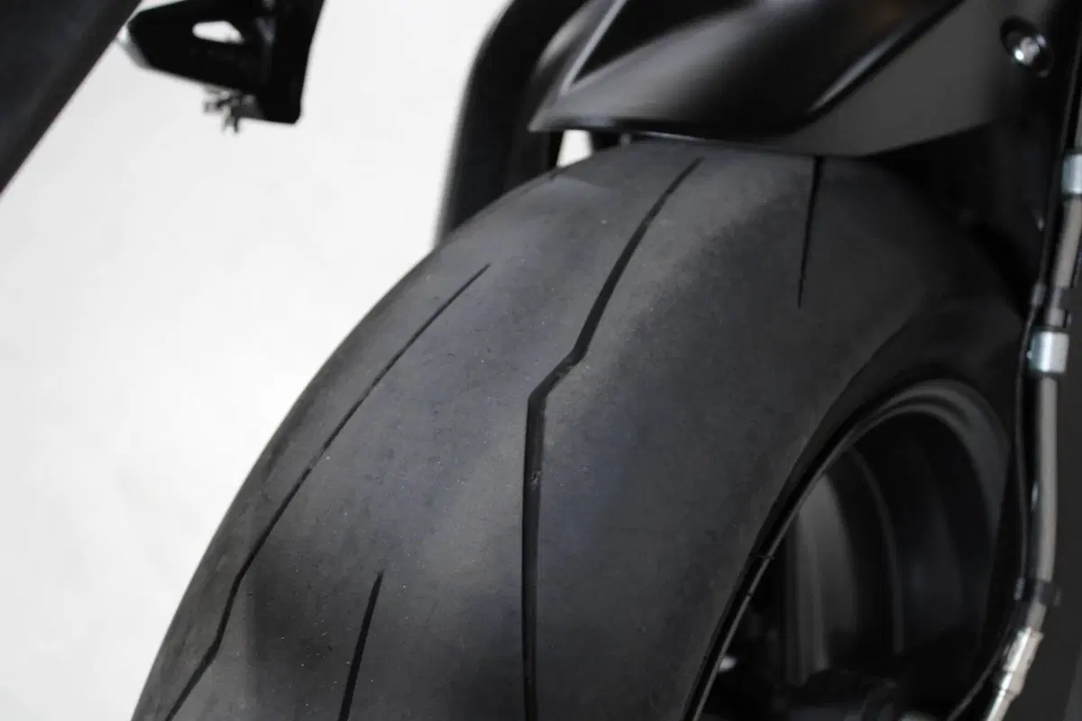Triumph Street Triple 765 RS (2023 - 26) (8)