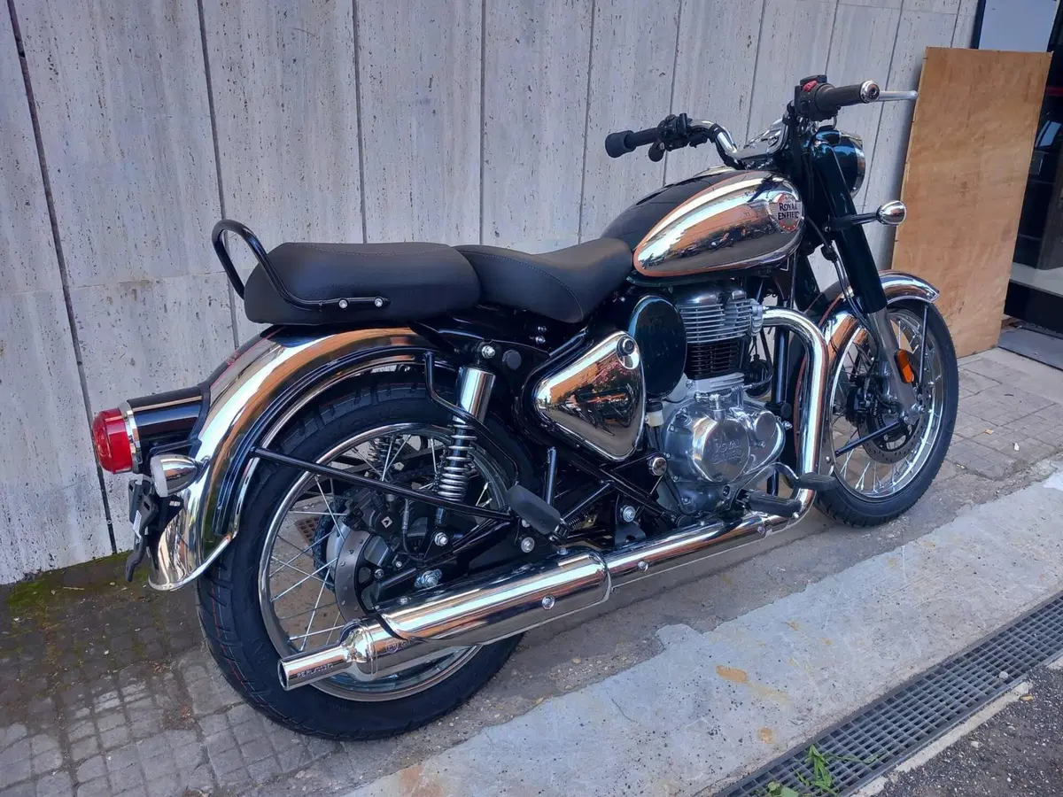 Royal Enfield Classic 350 (2021 - 26) (5)