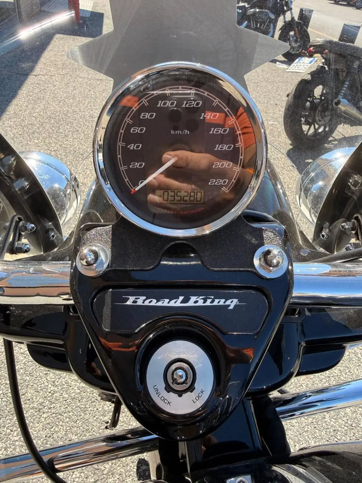 Harley-Davidson 1690 Road King (2013 - 16) - FLHR (5)