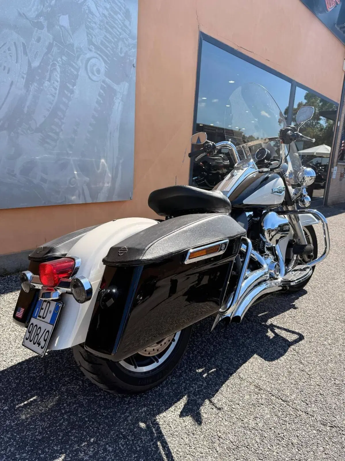 Harley-Davidson 1690 Road King (2013 - 16) - FLHR (3)
