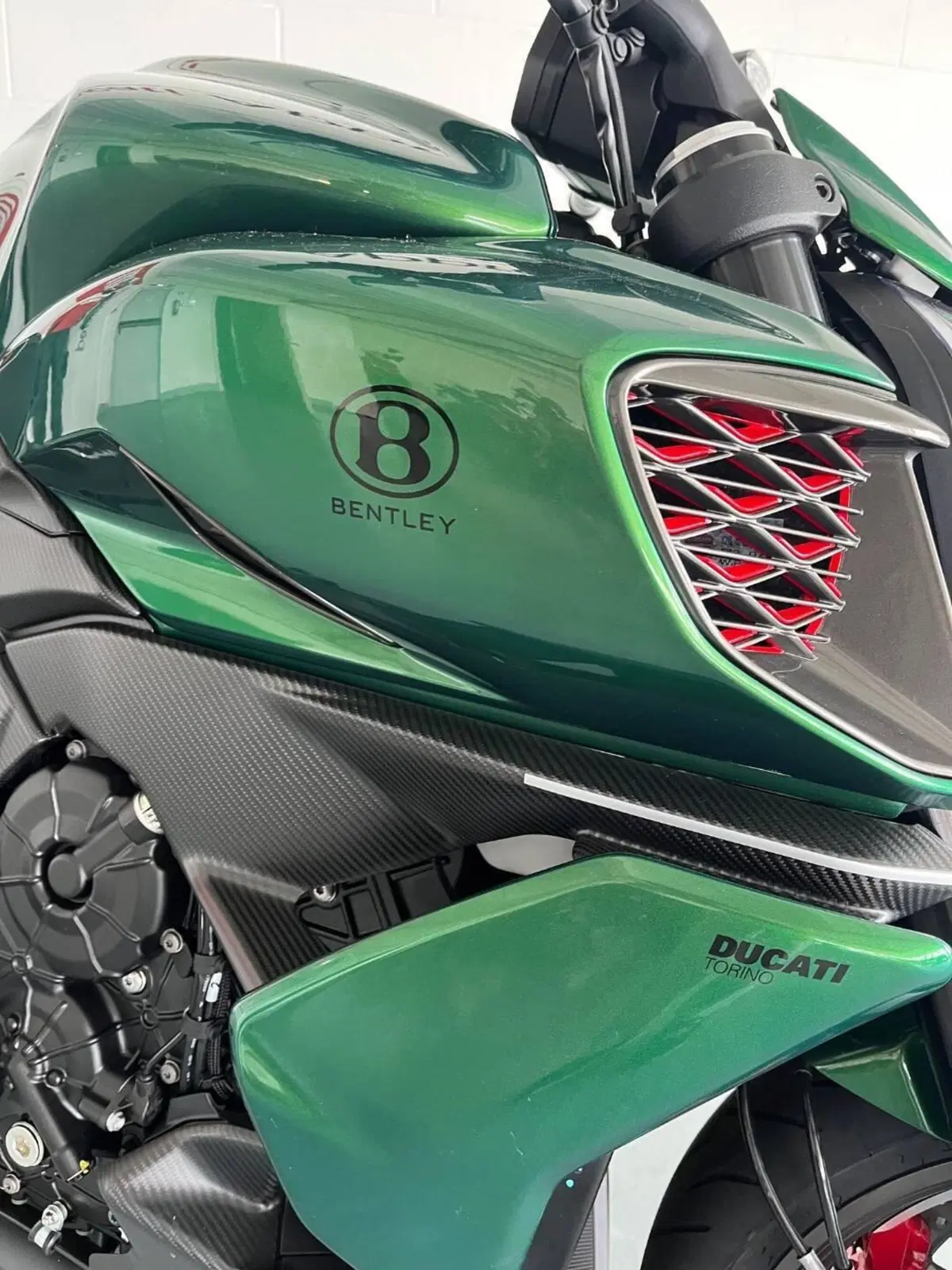 Ducati Diavel for Bentley (2024) (2)