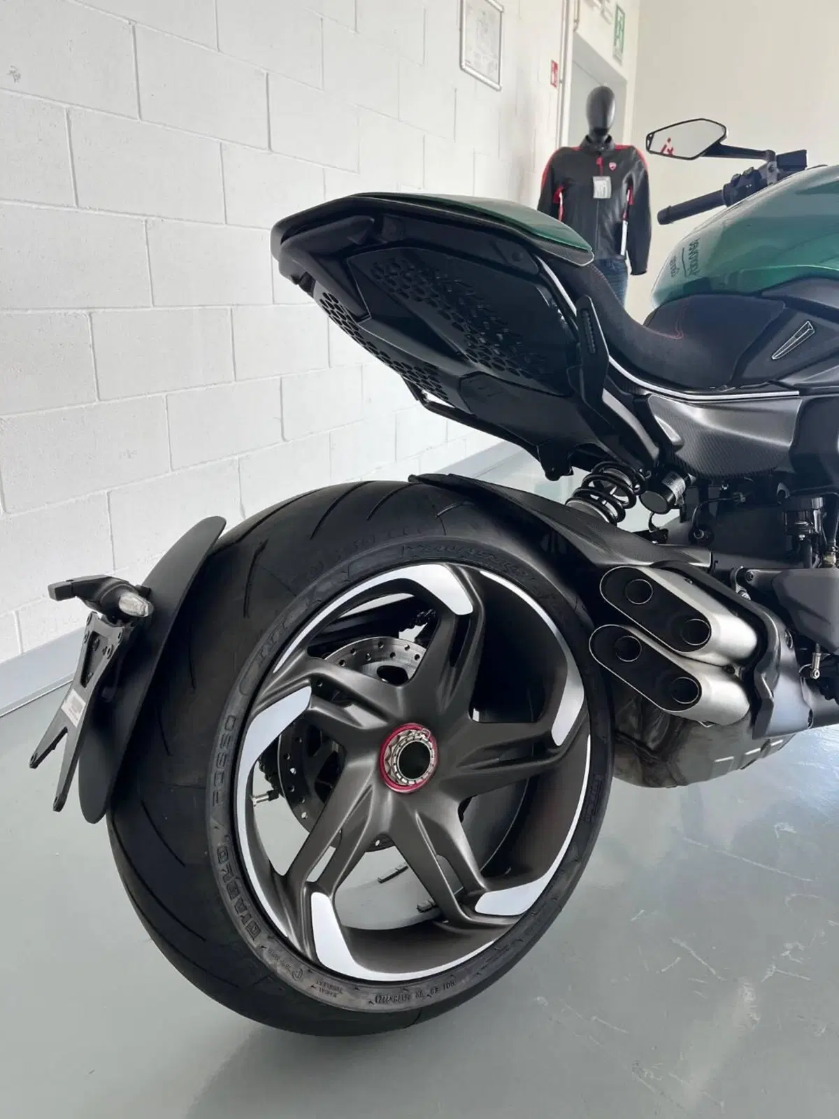 Ducati Diavel for Bentley (2024) (4)