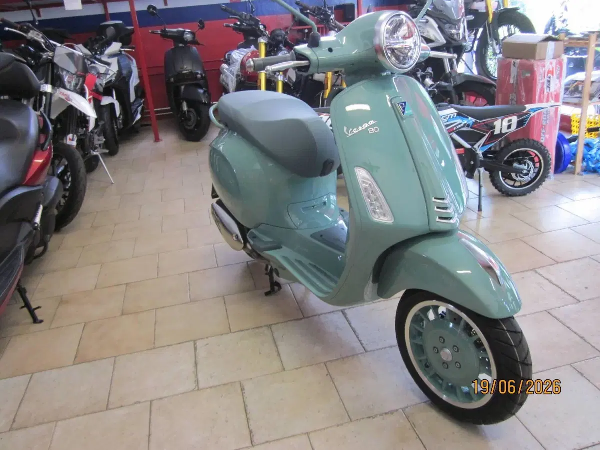 Vespa Primavera 125 80th (2026)