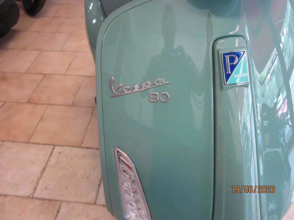 Vespa Primavera 125 80th (2026) (7)