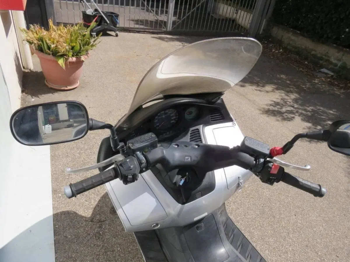 Honda Silver Wing 600 (2001 - 05) (7)