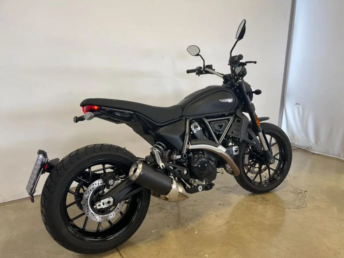 Ducati Scrambler 800 Icon Dark (2025 - 26) (7)