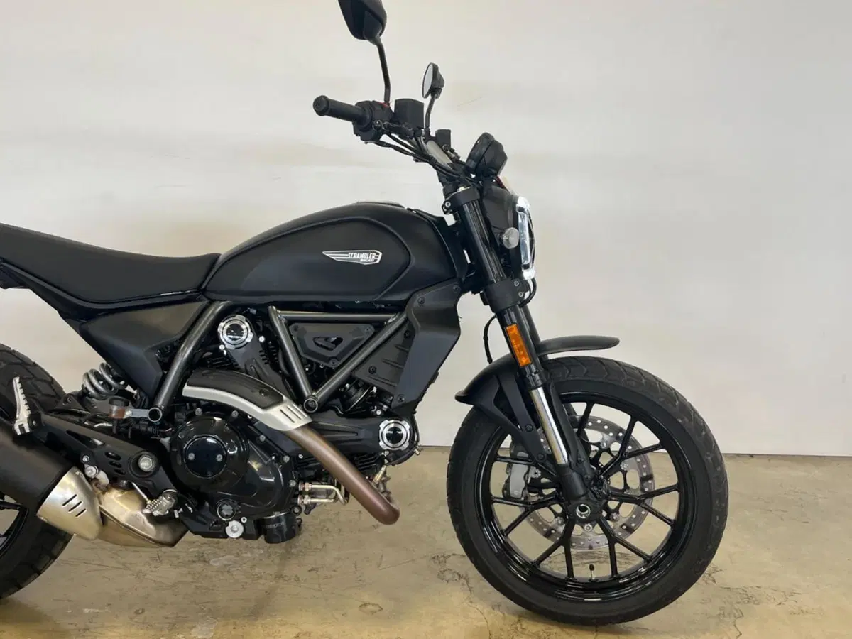 Ducati Scrambler 800 Icon Dark (2025 - 26) (5)