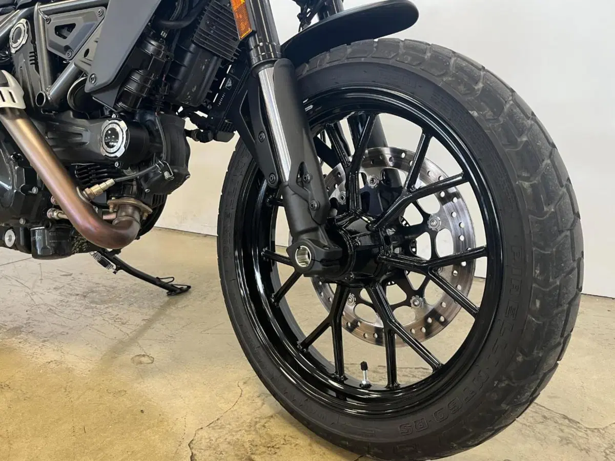 Ducati Scrambler 800 Icon Dark (2025 - 26) (4)