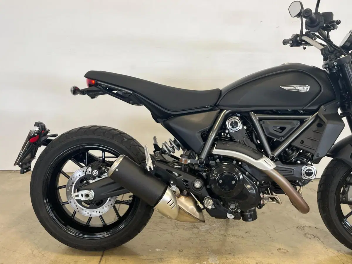 Ducati Scrambler 800 Icon Dark (2025 - 26) (6)