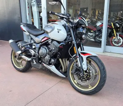 Triumph Trident 800 (2026) nuova