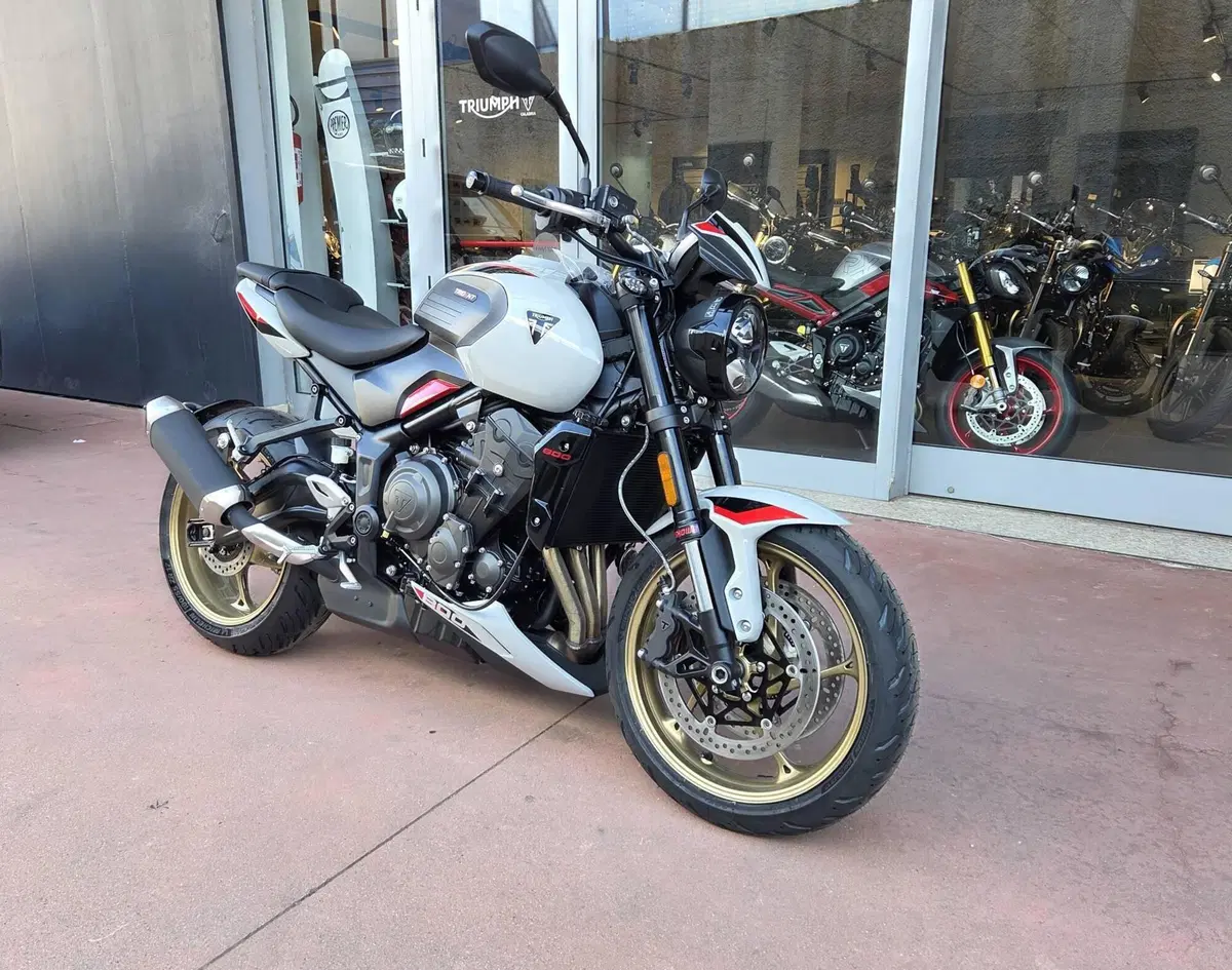 Triumph Trident 800 (2026) (2)