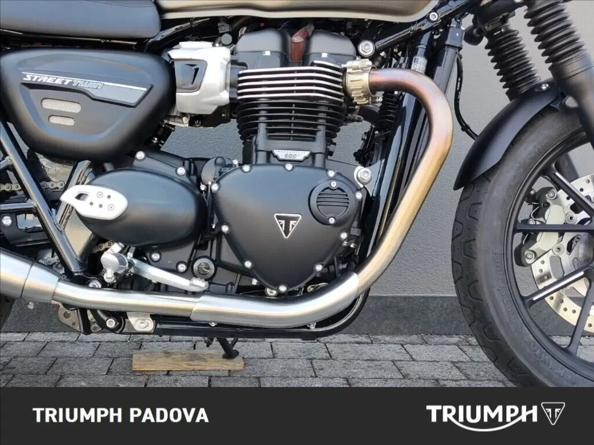 Triumph Street Twin 900 (2021 - 22) (3)