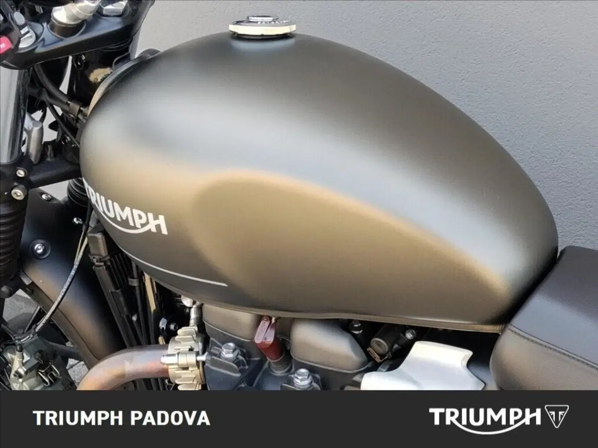 Triumph Street Twin 900 (2021 - 22) (9)