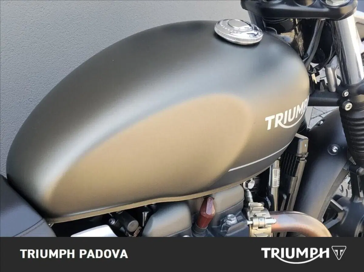 Triumph Street Twin 900 (2021 - 22) (4)