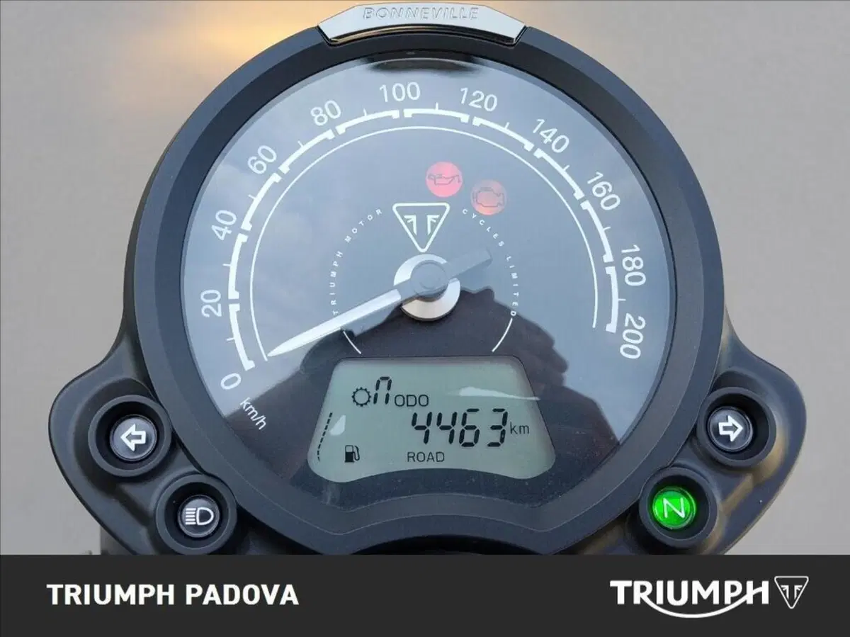 Triumph Street Twin 900 (2021 - 22) (13)