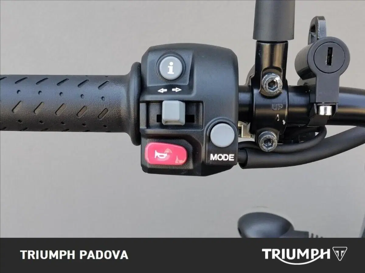 Triumph Street Twin 900 (2021 - 22) (12)