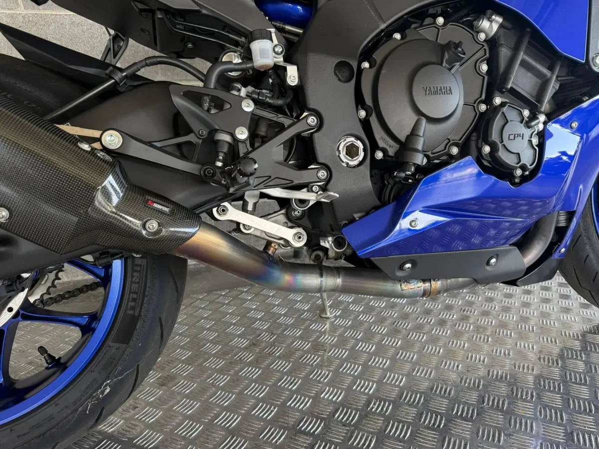 Yamaha YZF R1 (2017 - 19) (4)