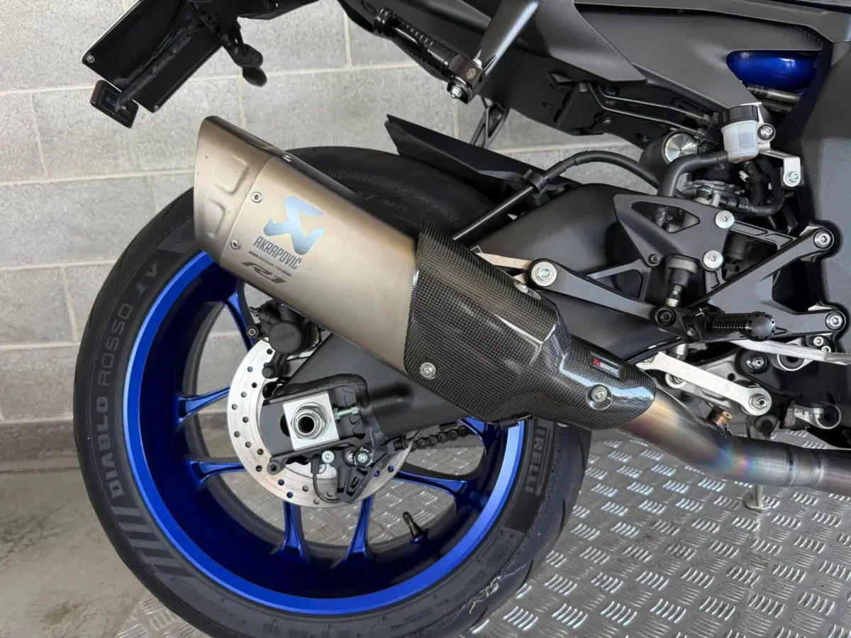 Yamaha YZF R1 (2017 - 19) (6)