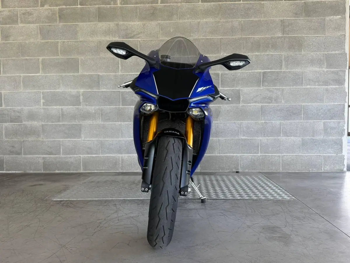 Yamaha YZF R1 (2017 - 19) (7)